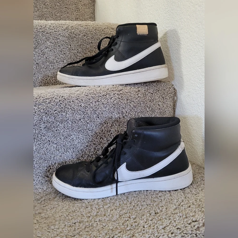Nike Court Royale 2 Mid sneakers in black and white. Size 7